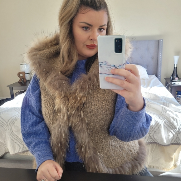 Rudsak Raccoon Fur Hooded Vest, Size M/L - Picture 10 of 16